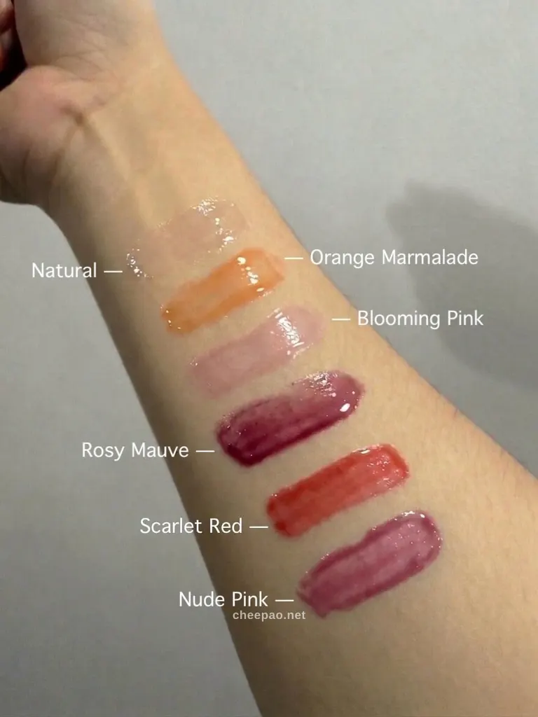 Swatch สีลิปบาล์ม INGU Nio-Glow ทั้ง 6 เฉดบนข้อมือ เปรียบเทียบ Natural, Orange Marmalade, Blooming Pink, Rosy Mauve, Scarlet Red และ Nude Pink